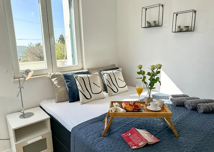 Two Bedroom Boho Chic Apartment At Mlini