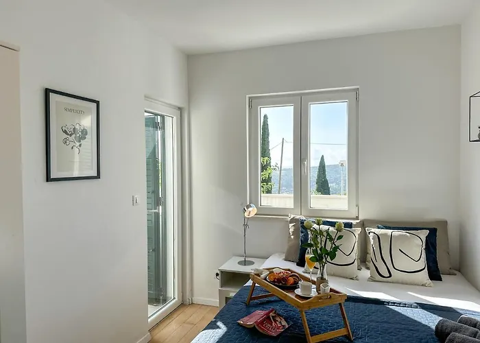 Two Bedroom Boho Chic Apartment At Mlini